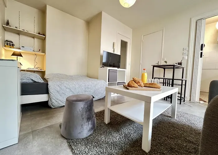 Studio Avec Balcon, Havre De Paix A Montparnasse * Parijs